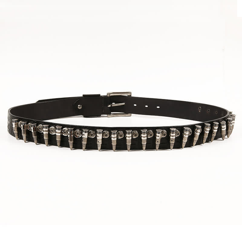 Cinturón de piel con diseño de cocodrilo y remaches de bala decorativos para hombre.