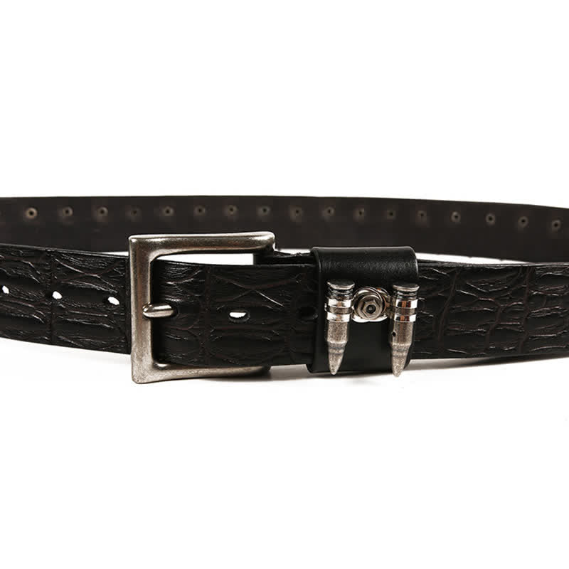 Cinturón de piel con diseño de cocodrilo y remaches de bala decorativos para hombre.