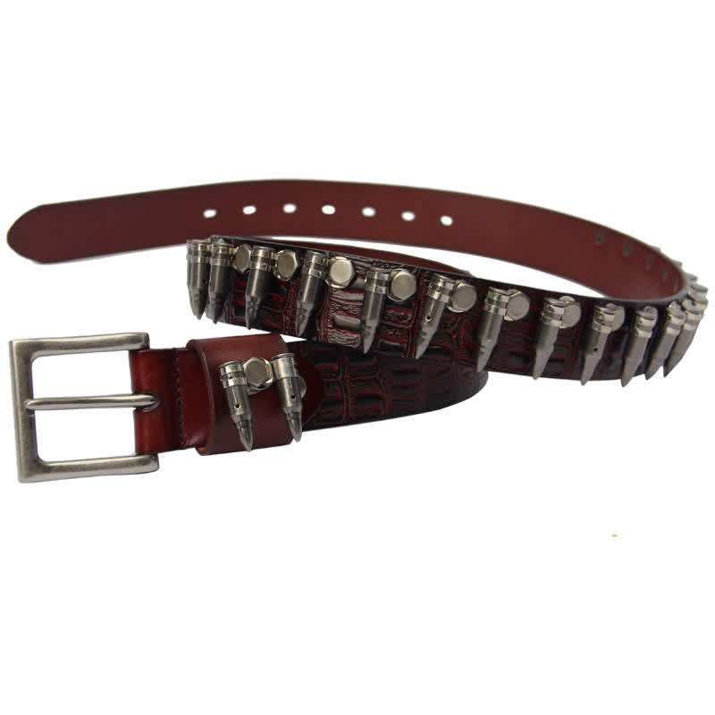 Cinturón de piel con diseño de cocodrilo y remaches de bala decorativos para hombre.