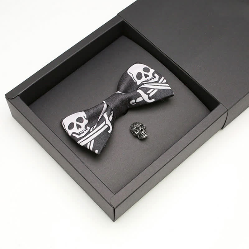 Juego de 2 broches y pajaritas con calavera pirata en blanco y negro para hombre