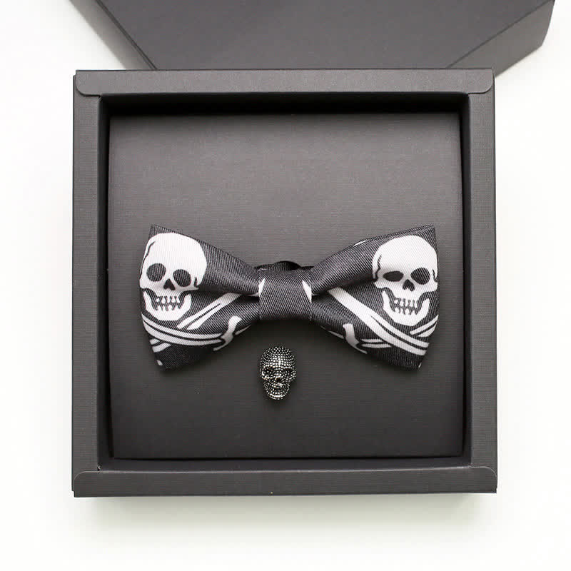 Juego de 2 broches y pajaritas con calavera pirata en blanco y negro para hombre