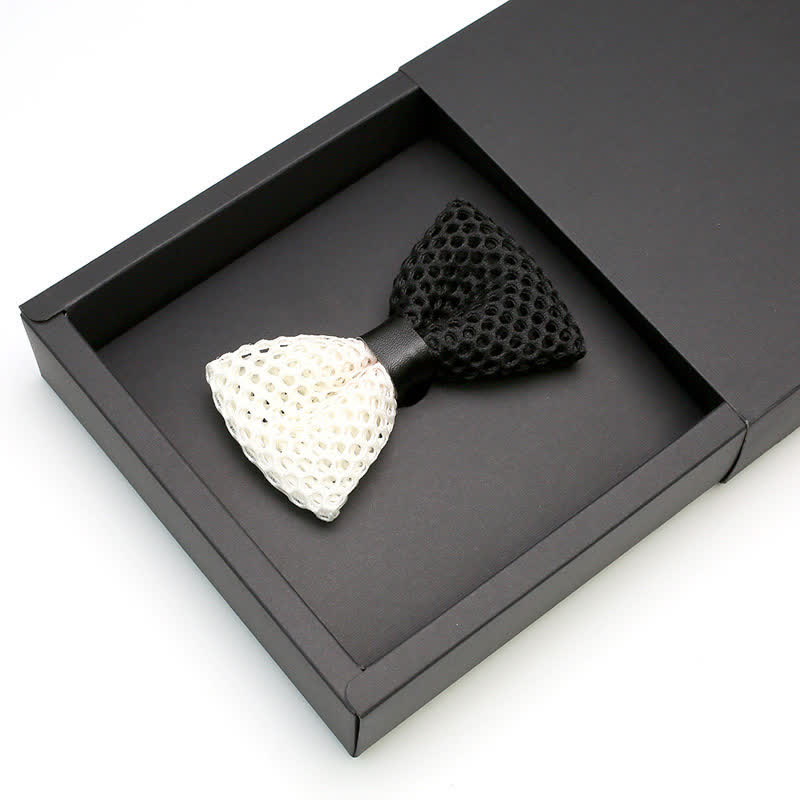 Pajarita de hombre con entramado de panal en blanco y negro