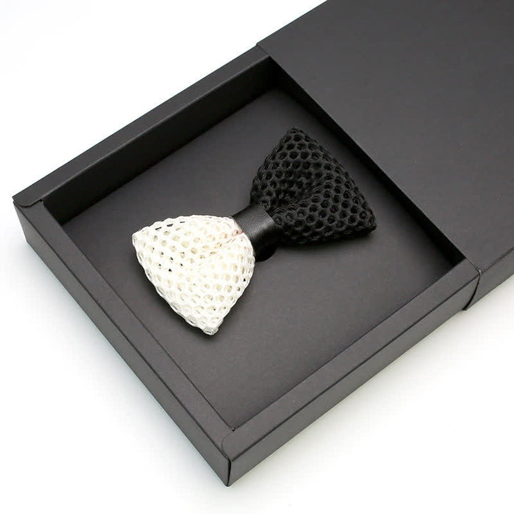 Pajarita de hombre con entramado de panal en blanco y negro