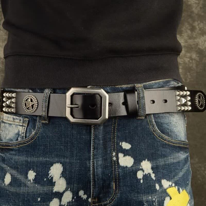 Cinturón de cuero estilo motero punk con remaches y estrellas de metal