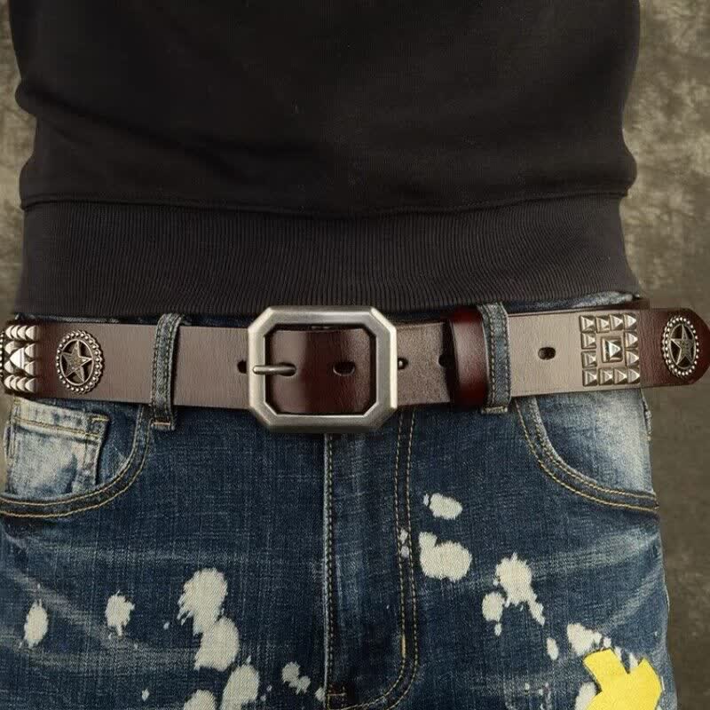 Cinturón de cuero estilo motero punk con remaches y estrellas de metal