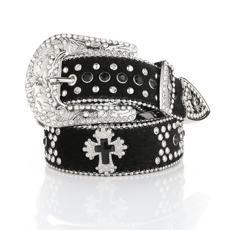 Cinturón de cuero con remaches en cruz negra grabados y decoración de diamantes de imitación