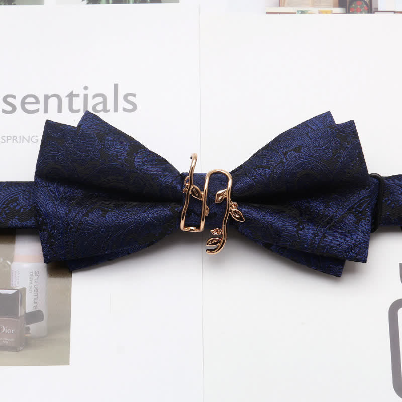 Pajarita con diseño de hojas de parra doradas y cachemira para hombre