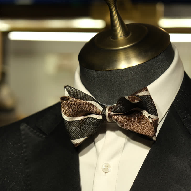 Pajarita de cola de pez estilo británico con rayas diagonales para caballero