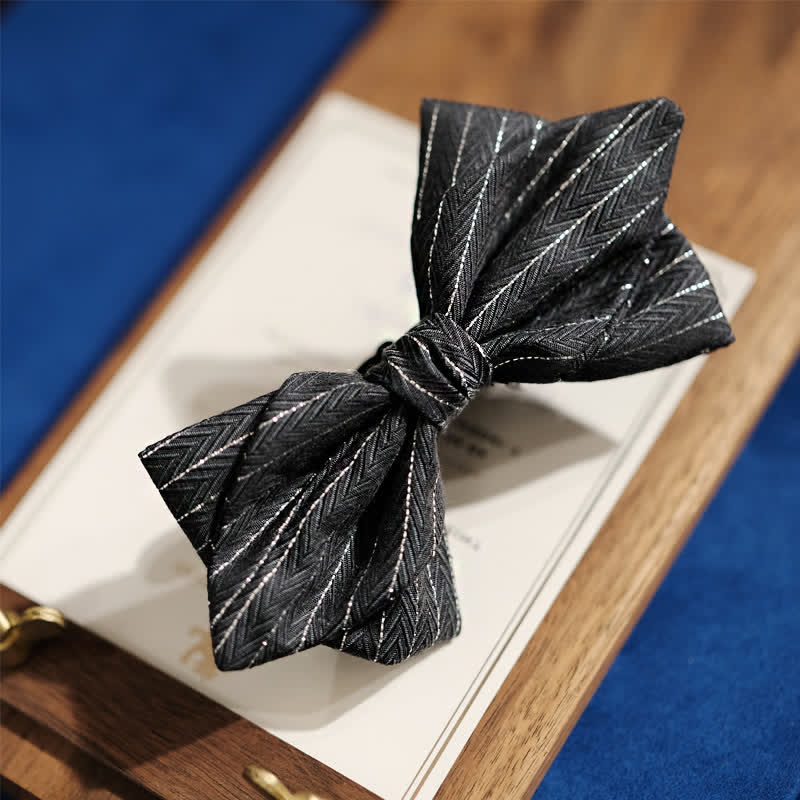 Pajarita con estampado de espiga de rayas gris oscuro para hombre