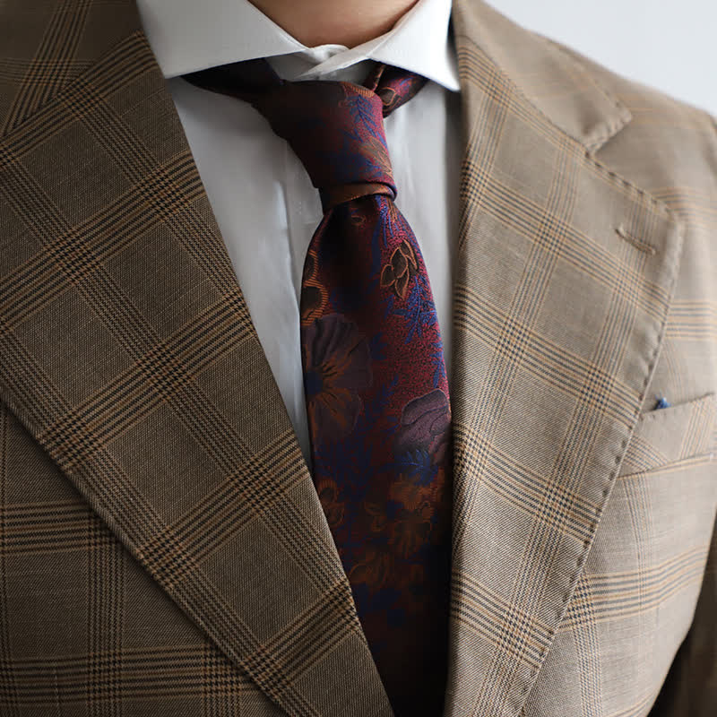 Corbata de hombre con estampado de hojas y flores en burdeos y azul marino