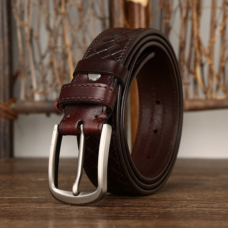 Cinturón de piel de vaca con hebilla de cobre trenzada y estilo elegante