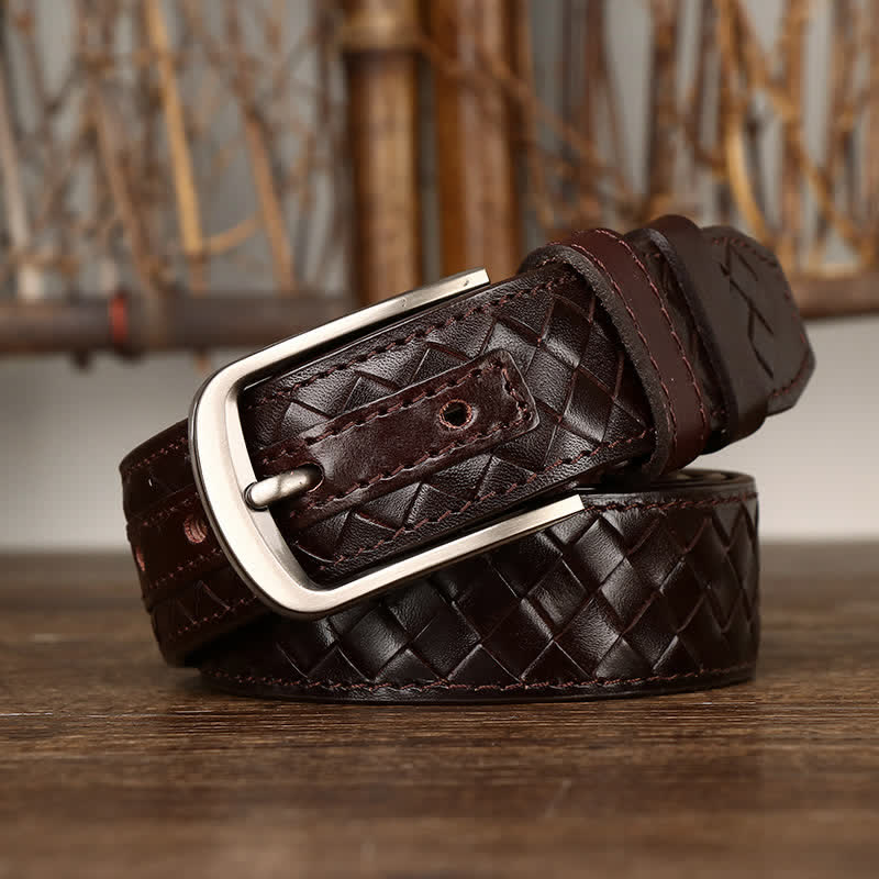Cinturón de piel de vaca con hebilla de cobre trenzada y estilo elegante