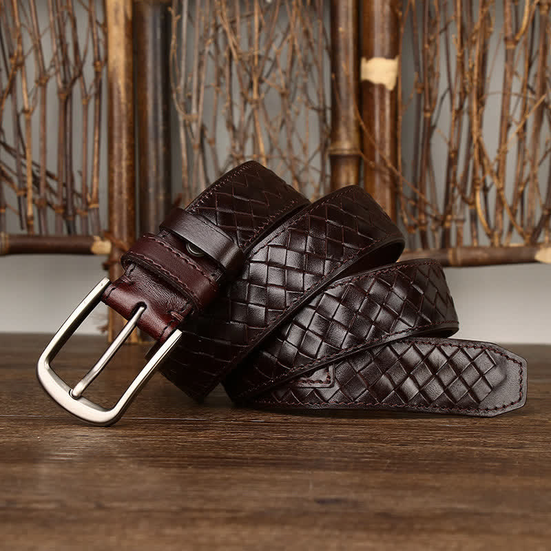 Cinturón de piel de vaca con hebilla de cobre trenzada y estilo elegante