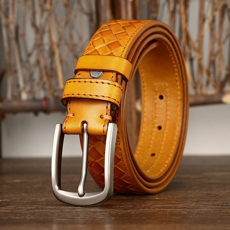 Cinturón de piel de vaca con hebilla de cobre trenzada y estilo elegante