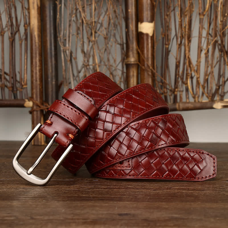 Cinturón de piel de vaca con hebilla de cobre trenzada y estilo elegante