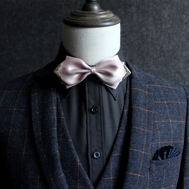 Pajarita clásica de color liso con punta dorada para hombre