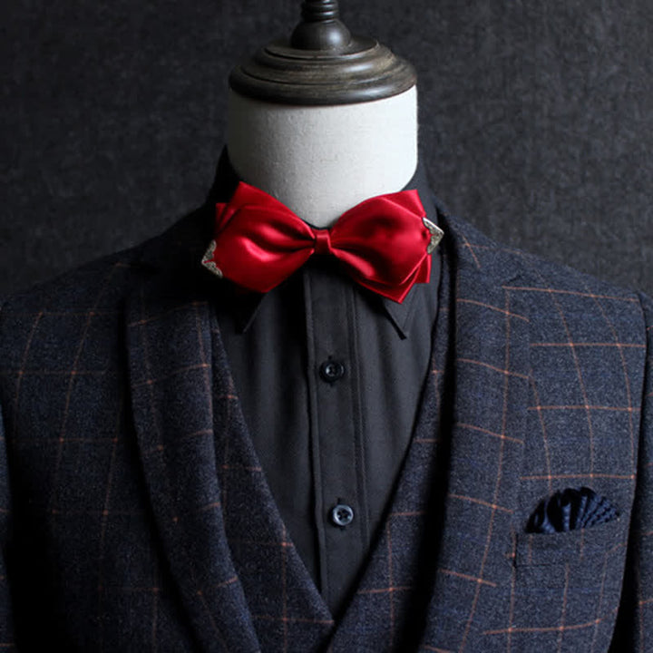 Pajarita clásica de color liso con punta dorada para hombre