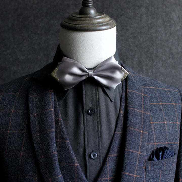 Pajarita clásica de color liso con punta dorada para hombre