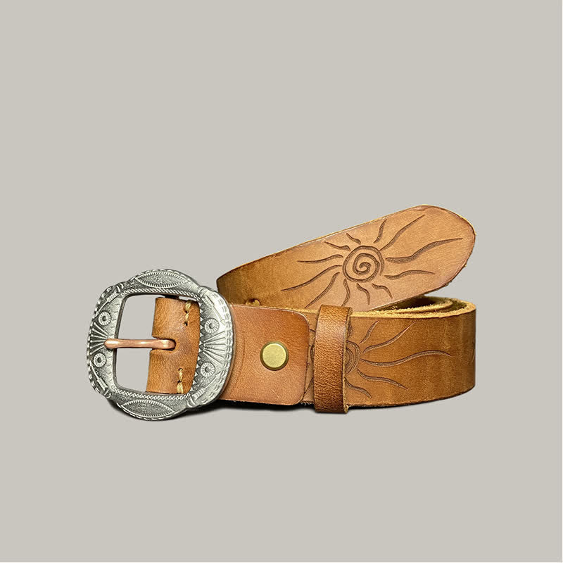 Cinturón de cuero con hebilla plateada y estampado de sol en relieve retro