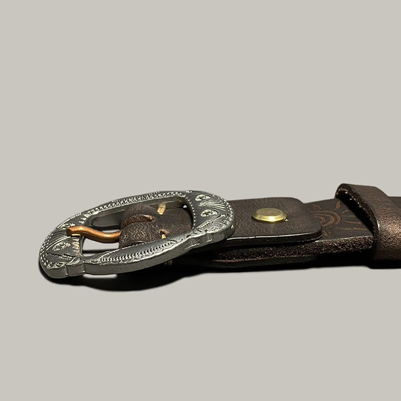 Cinturón de cuero con hebilla plateada y estampado de sol en relieve retro
