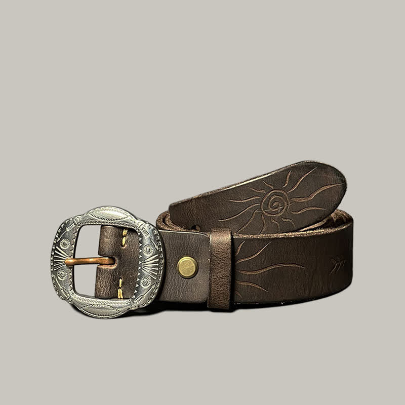 Cinturón de cuero con hebilla plateada y estampado de sol en relieve retro