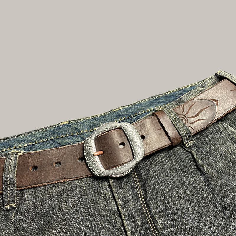 Cinturón de cuero con hebilla plateada y estampado de sol en relieve retro