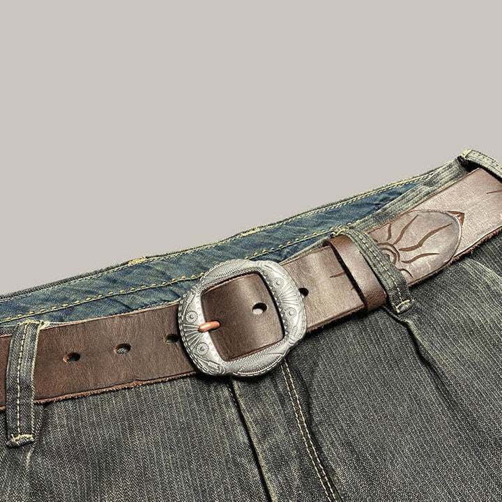 Cinturón de cuero con hebilla plateada y estampado de sol en relieve retro