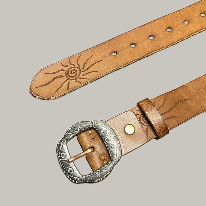 Cinturón de cuero con hebilla plateada y estampado de sol en relieve retro