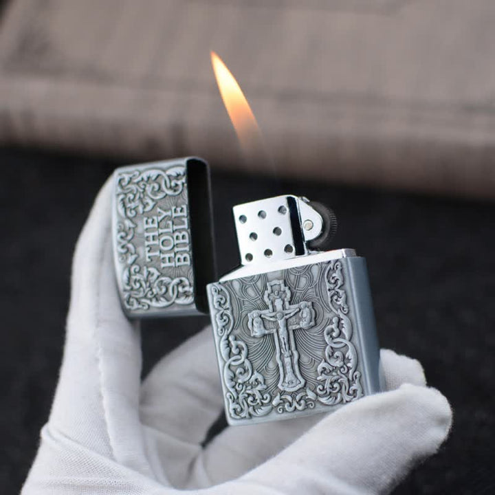 Encendedor de butano recargable con forma de cruz de la Santa Biblia