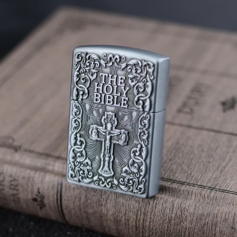 Encendedor de butano recargable con forma de cruz de la Santa Biblia