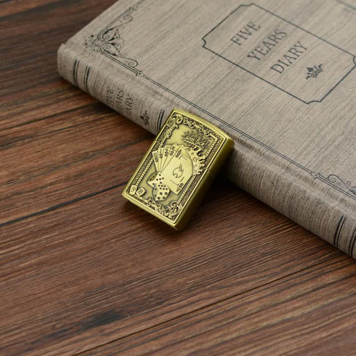 Encendedor de butano recargable con forma de rueda de amolar Lucky Poker