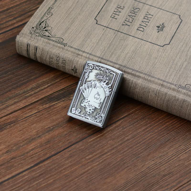 Encendedor de butano recargable con forma de rueda de amolar Lucky Poker