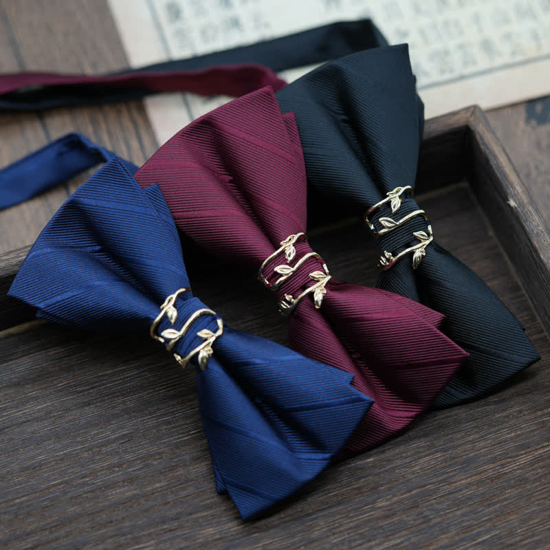 Pajarita de sarga con forma de rama de metal dorado para hombre