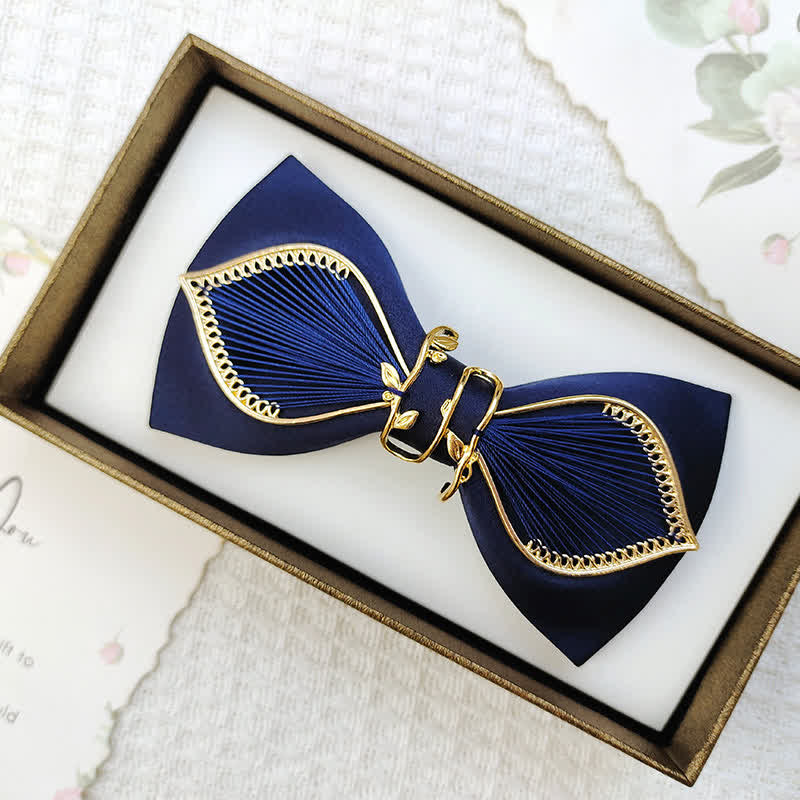 Pajarita de boda para hombre con estampado floral de hojas y pájaros dorados