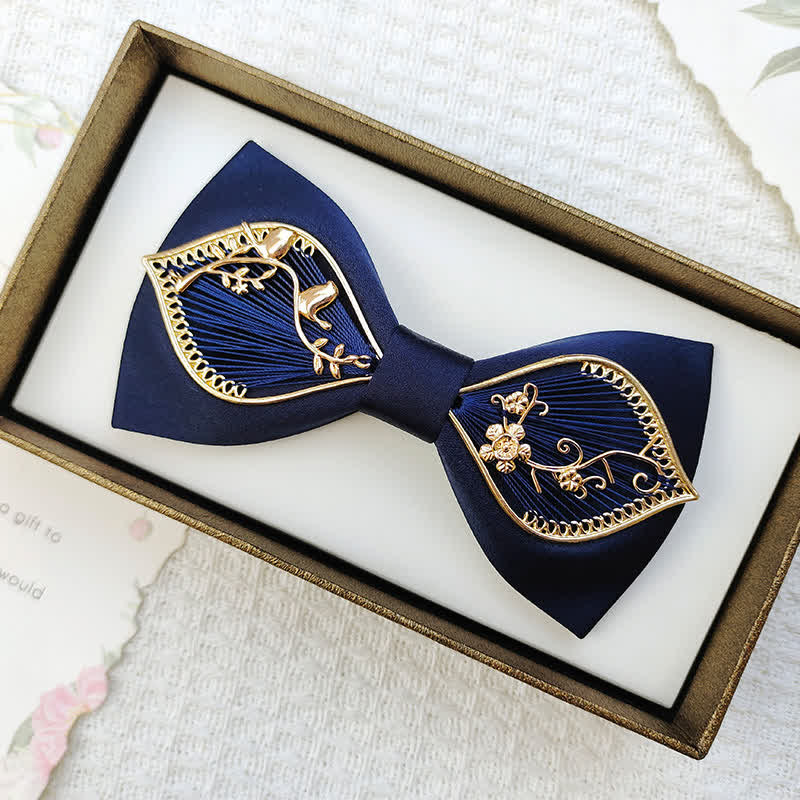 Pajarita de boda para hombre con estampado floral de hojas y pájaros dorados