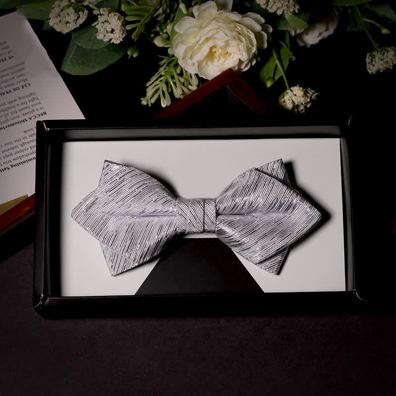 Pajarita de sarga de la serie gris plateado brillante para hombre