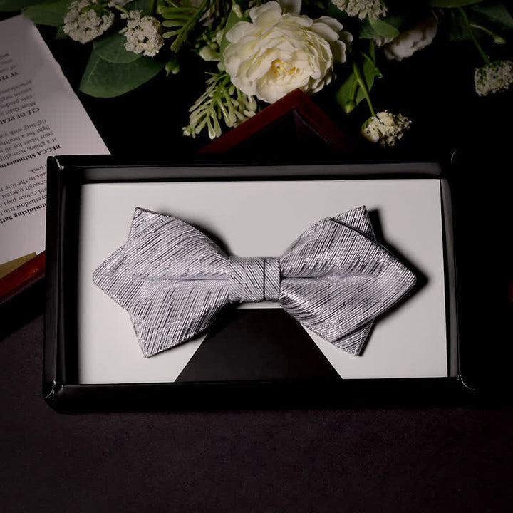Pajarita de sarga de la serie gris plateado brillante para hombre