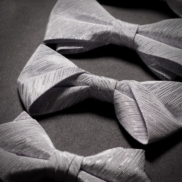 Pajarita de sarga de la serie gris plateado brillante para hombre