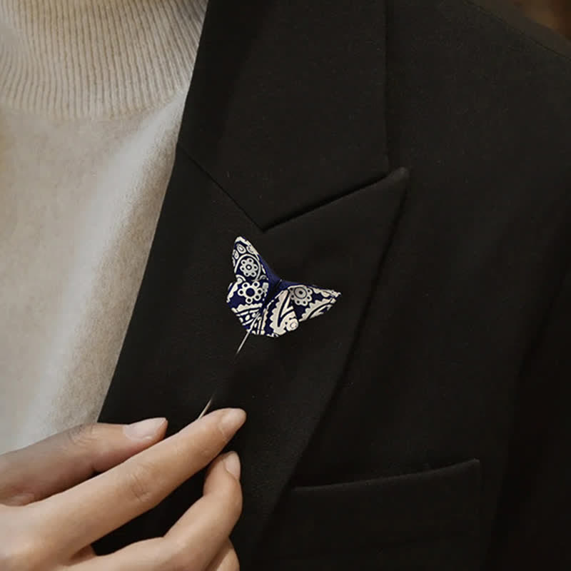 Pajarita para hombre con estampado de lunares en azul marino y blanco de anacardo