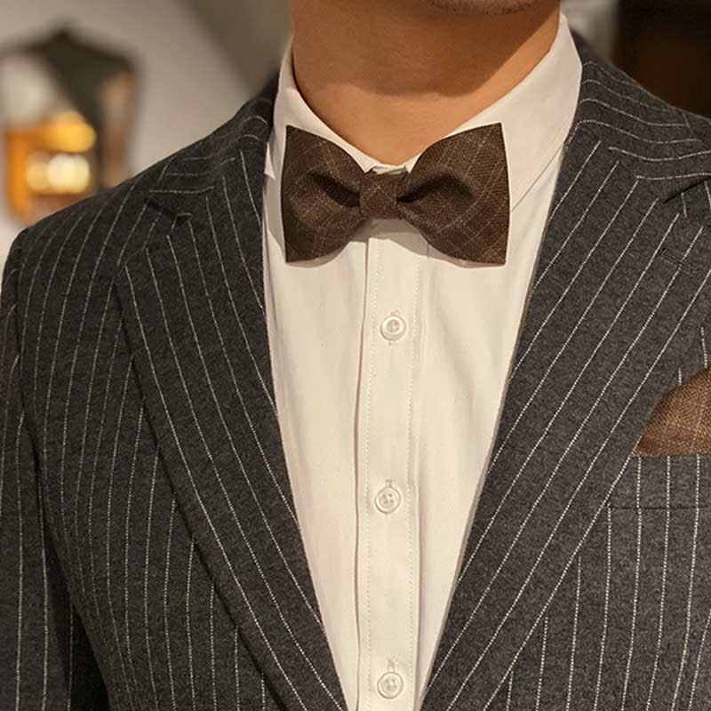 Pajarita de cuadros marrón oscuro estilo británico vintage para hombre