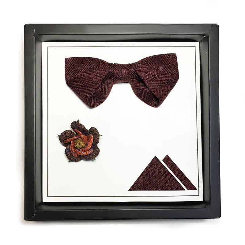 Pajarita con broche floral en espiga estilo británico de color rojo vino oscuro para hombre