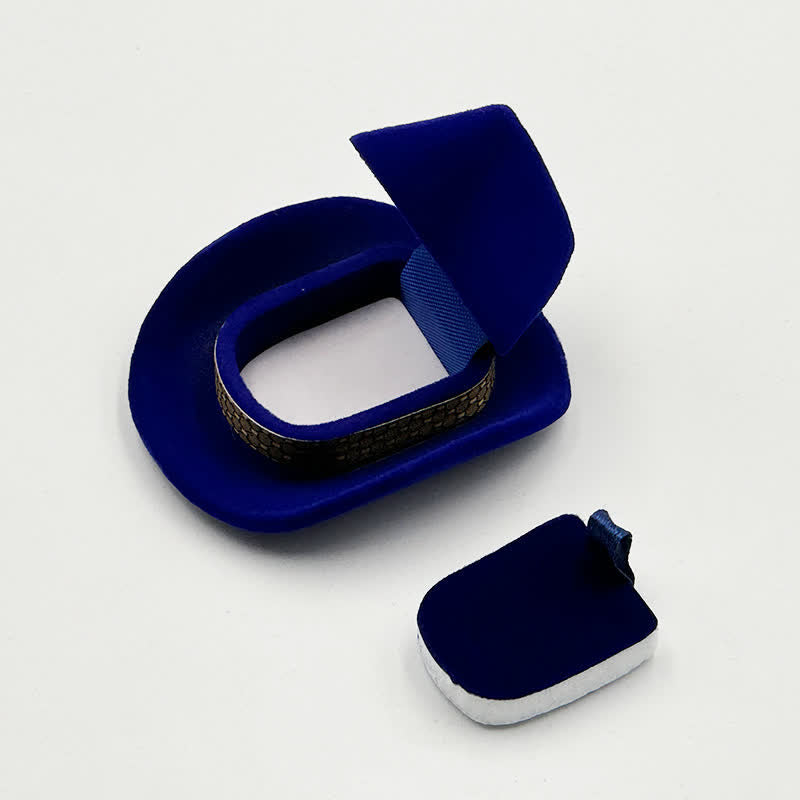 Caja de terciopelo para anillos con forma de sombrero de vaquero occidental