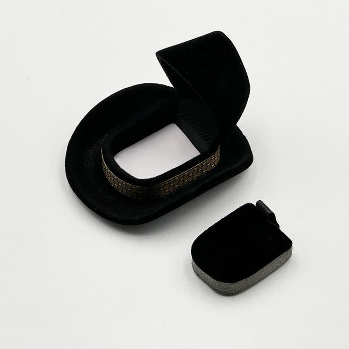 Caja de terciopelo para anillos con forma de sombrero de vaquero occidental
