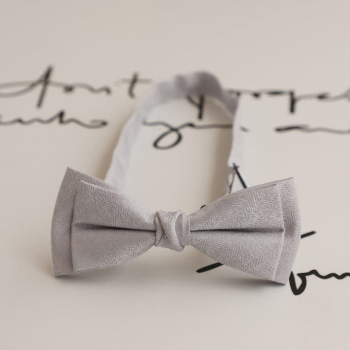 Pajarita retro sencilla de color liso para caballero con doble lazo