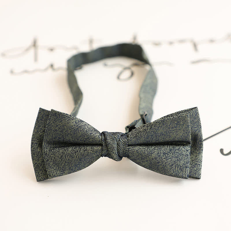 Pajarita retro sencilla de color liso para caballero con doble lazo