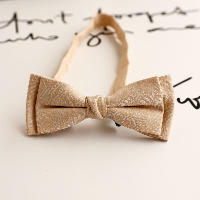 Pajarita retro sencilla de color liso para caballero con doble lazo