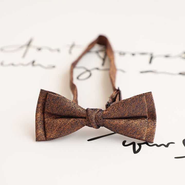 Pajarita retro sencilla de color liso para caballero con doble lazo