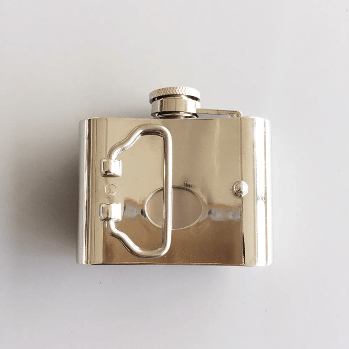 Cinturón de cuero con diamantes de imitación y hoja de arce de 2 oz para hombre, con frasco oculto, hecho a mano
