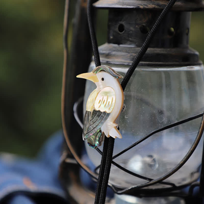 Corbata de bolo con forma de concha de pájaros naturales y loros exóticos