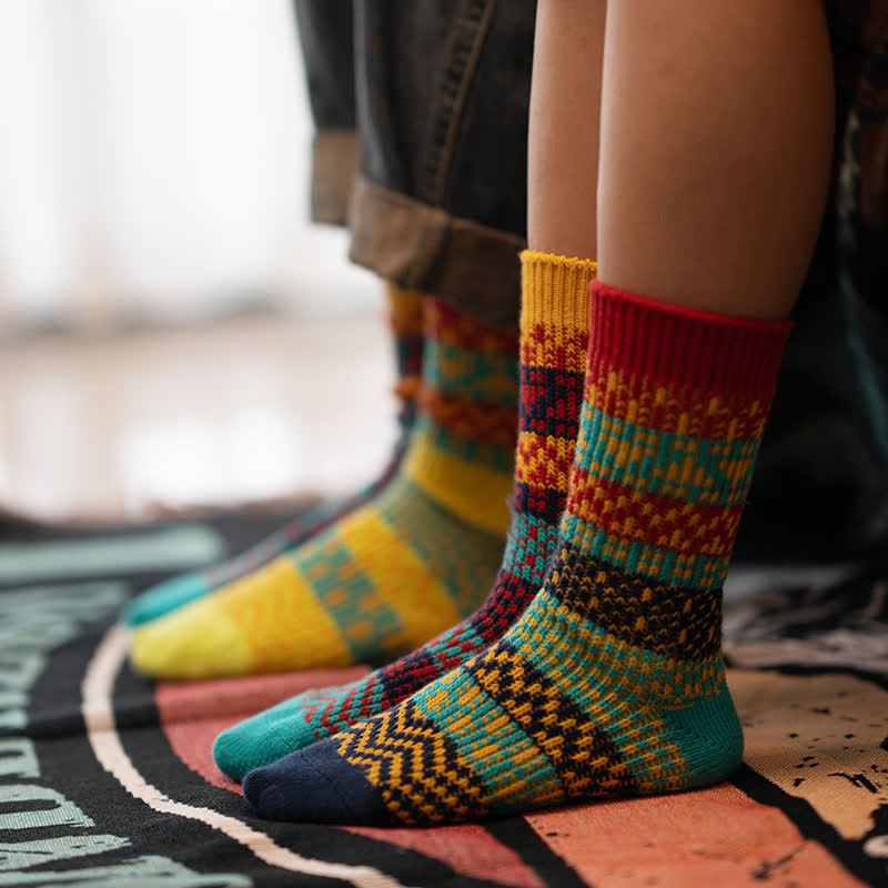 Calcetines de algodón a rayas con estampados étnicos coloridos